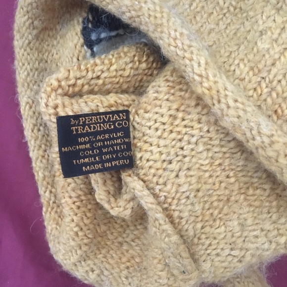 Perika winter hat by Peruvian Trading Co. - Picture 4 of 4